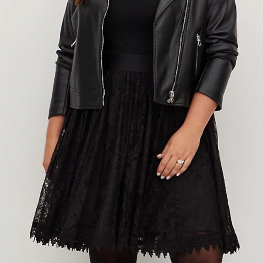 Torrid 00x Mini Skirt- Lace Black - Picture 3 of 8